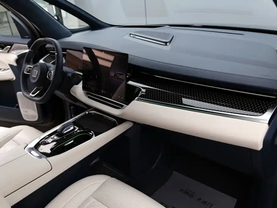 ZEEKR 009 2025 2024 6-seat Executive AWD 108kWh