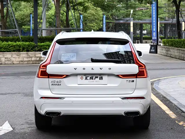 Volvo XC60 2020 T5 AWD Inscription Luxury Edition — фото 4
