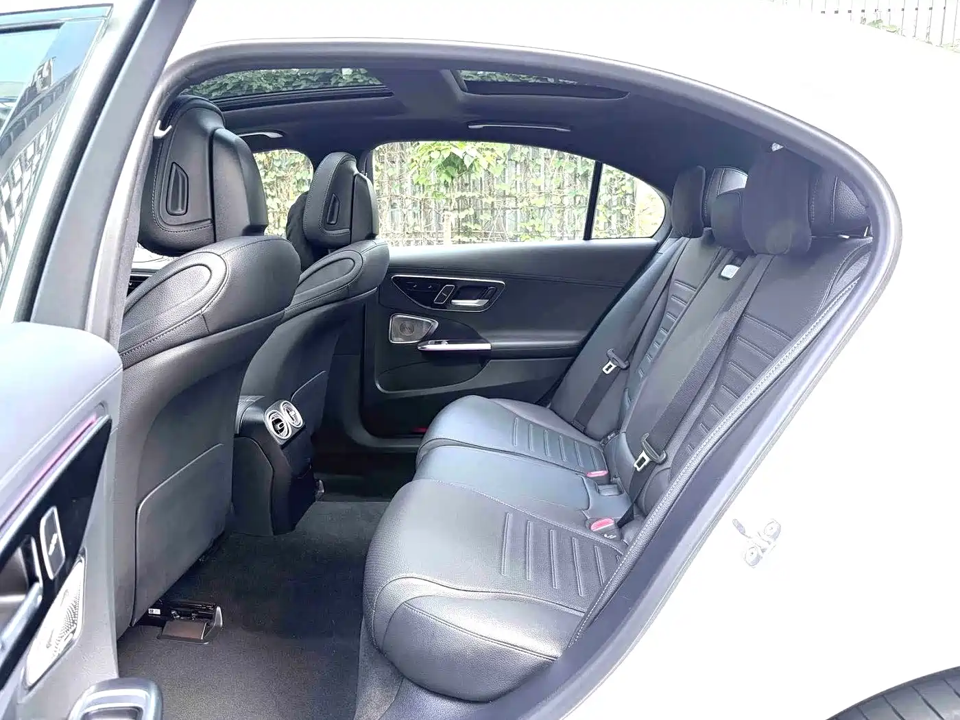 Photo 6 - Mercedes-Benz C-Class