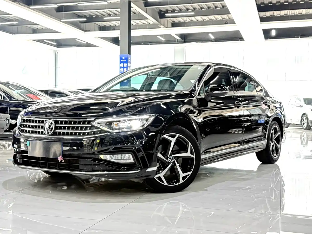 Volkswagen Magotan 2023 2 Million Units Anniversary Edition 330TSI DSG Leading Type