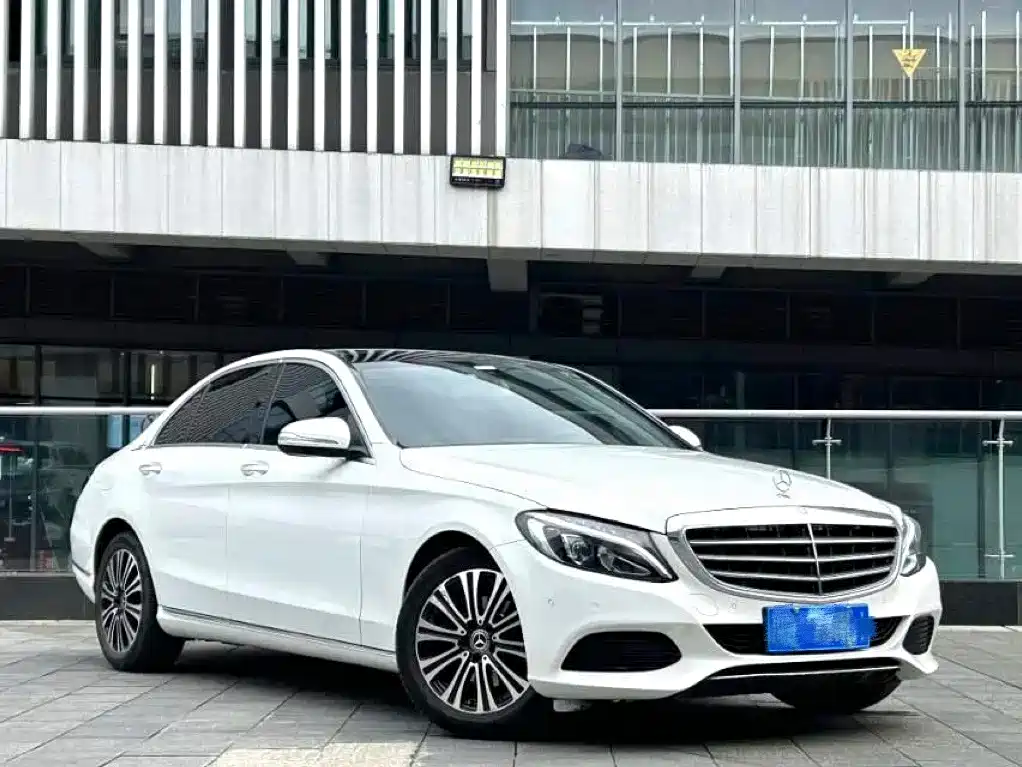 صورة 2 - Mercedes-Benz C-Class