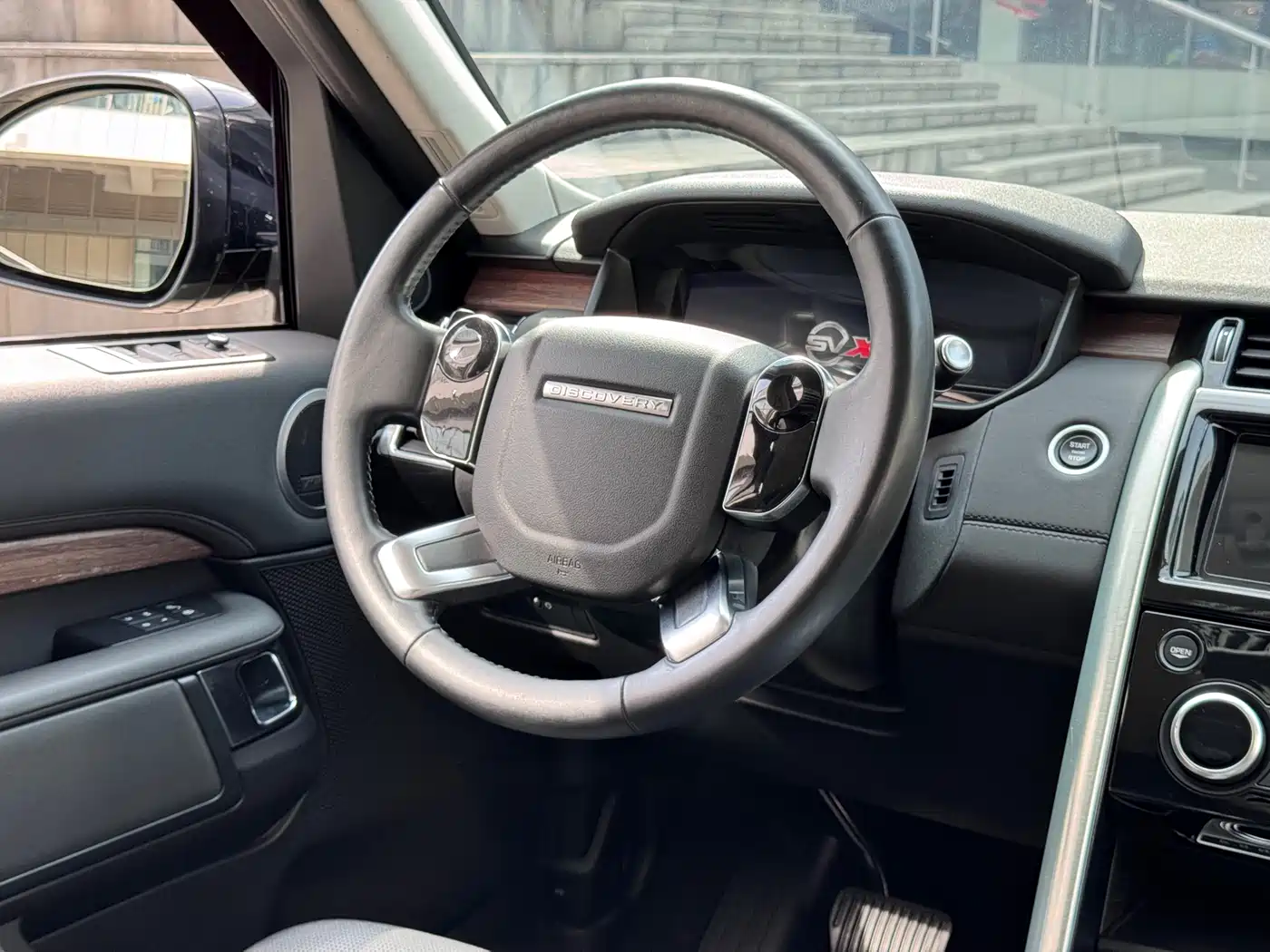 Land Rover Discovery 2019 3.0 SC V6 HSE фото 12