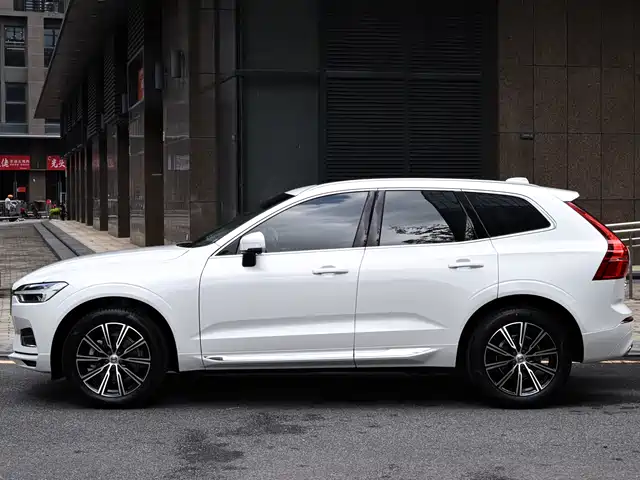 Volvo XC60 2020 T5 AWD Inscription Luxury Edition — фото 2