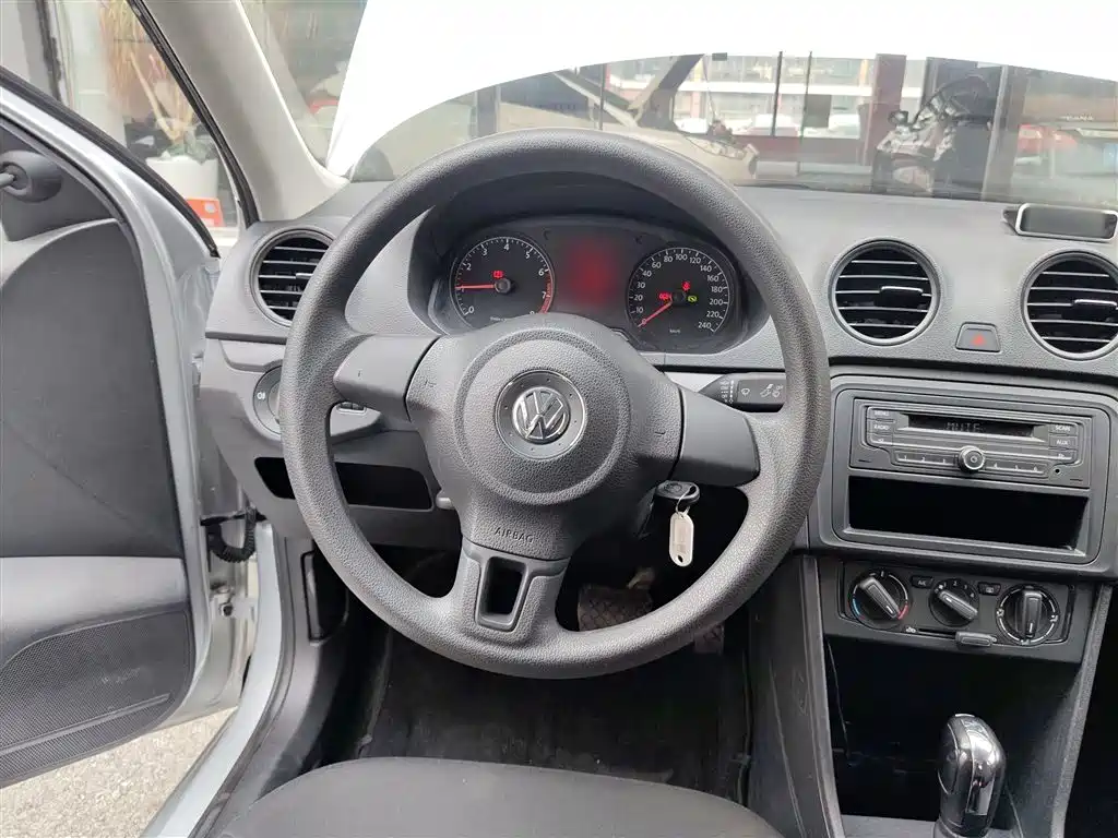 Volkswagen Jetta 2013 1.6L Automatic Fashion фото 7