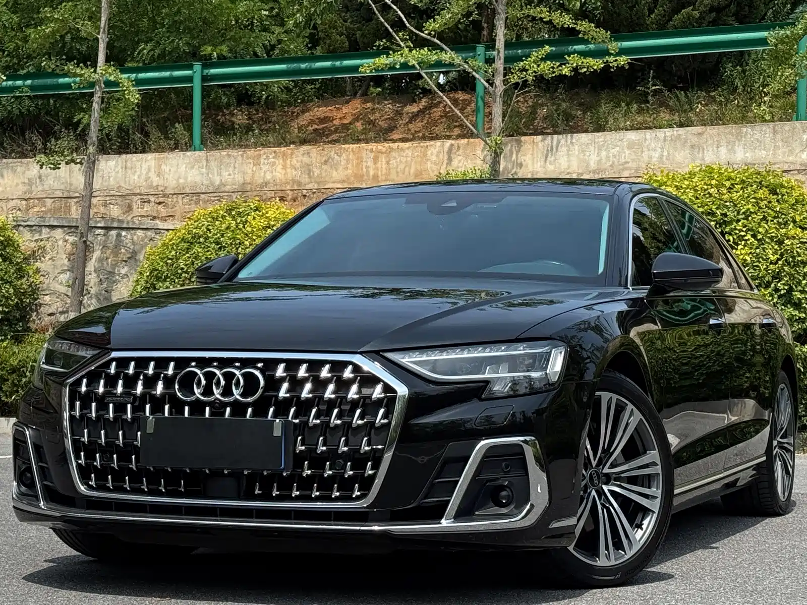 Фото 1 - Audi A8