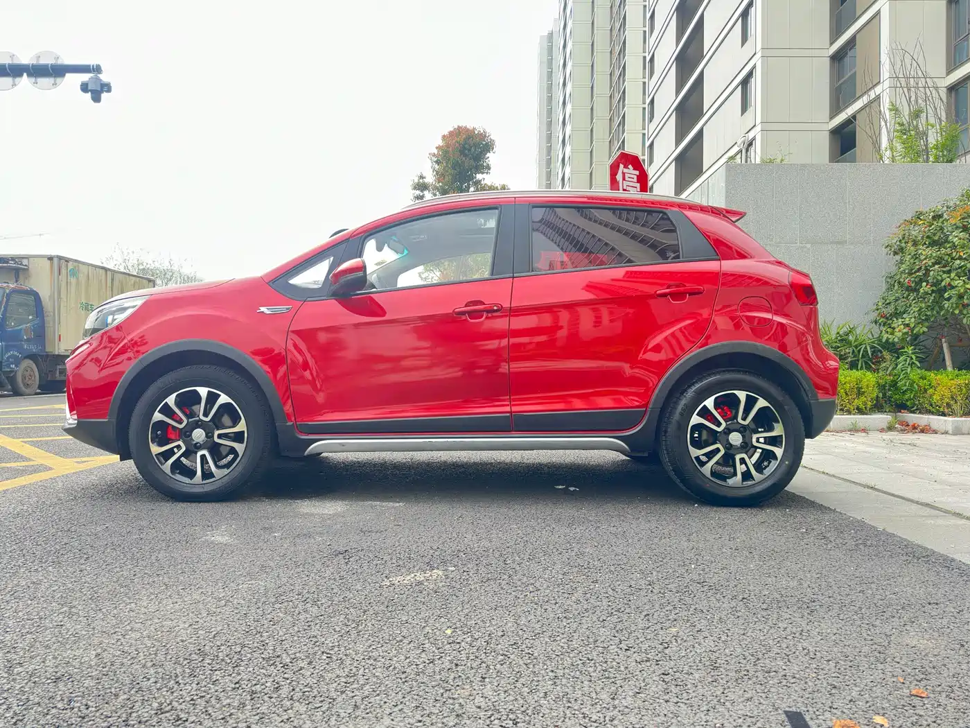 Фото 8 - Geely Vision X3