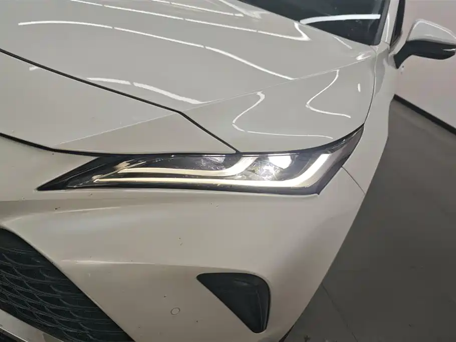 Toyota Venza 2023 2.0L CVT FWD Premium фото 5