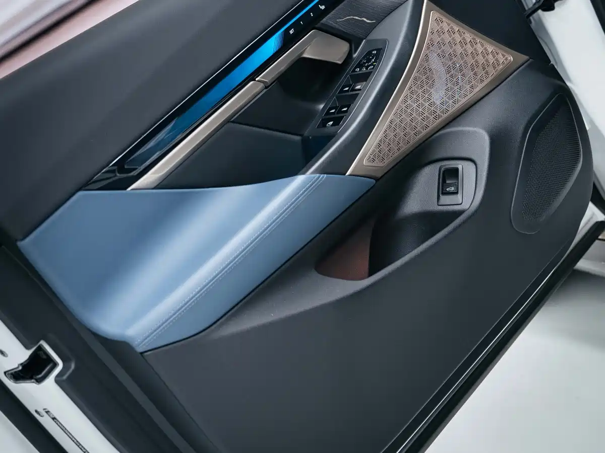 BMW i5 2024 eDrive 35L Premium Model M Sport Package фото 15