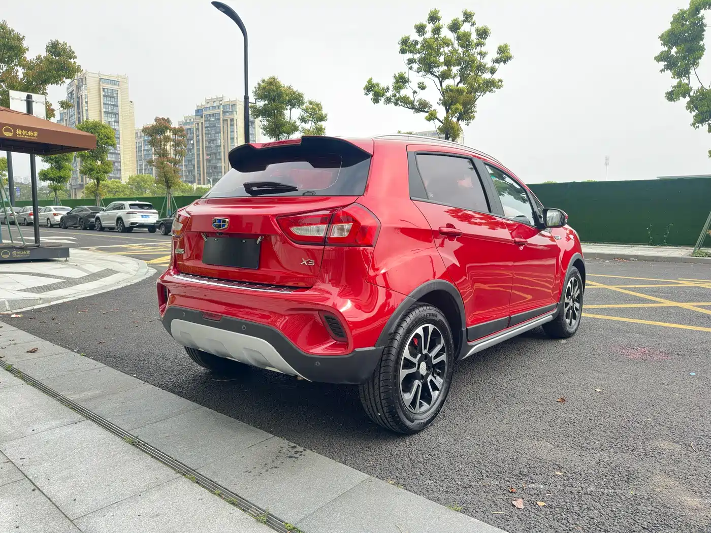 Фото 5 - Geely Vision X3