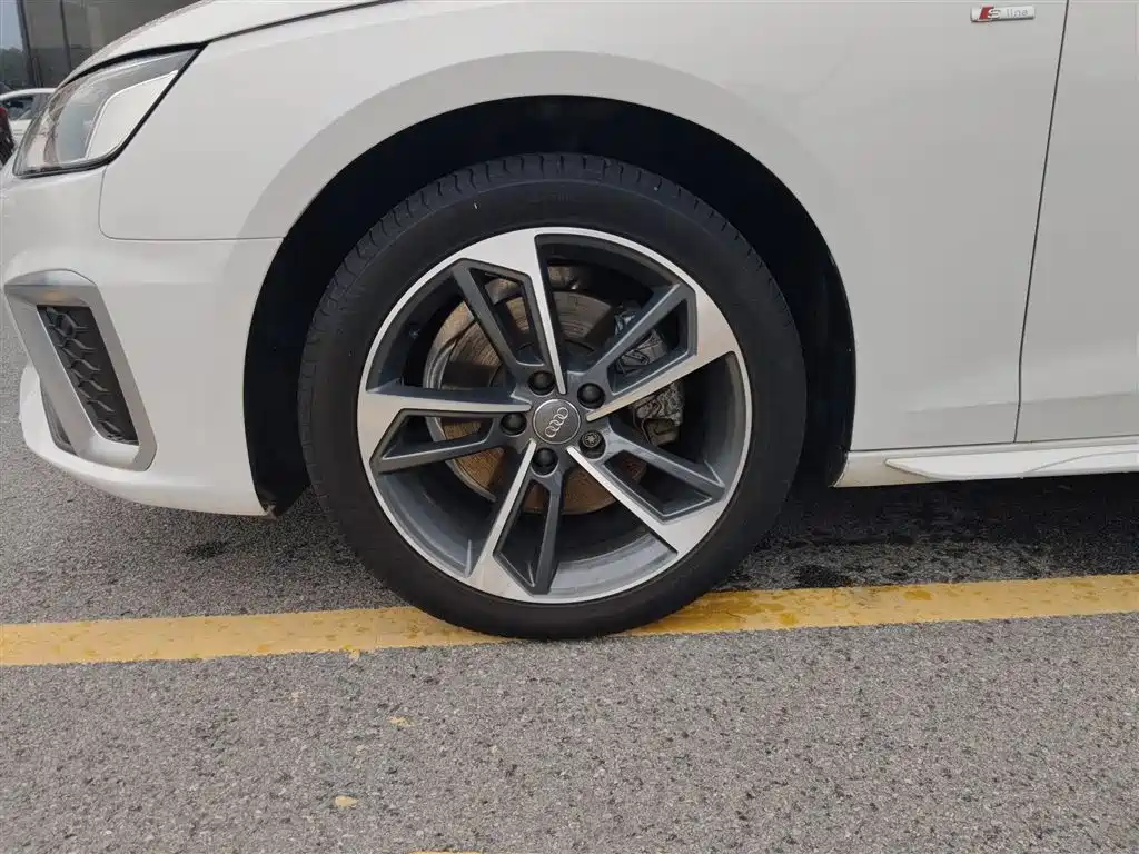 Audi A4L 2020 40 TFSI Fashion Dynamic Edition фото 23