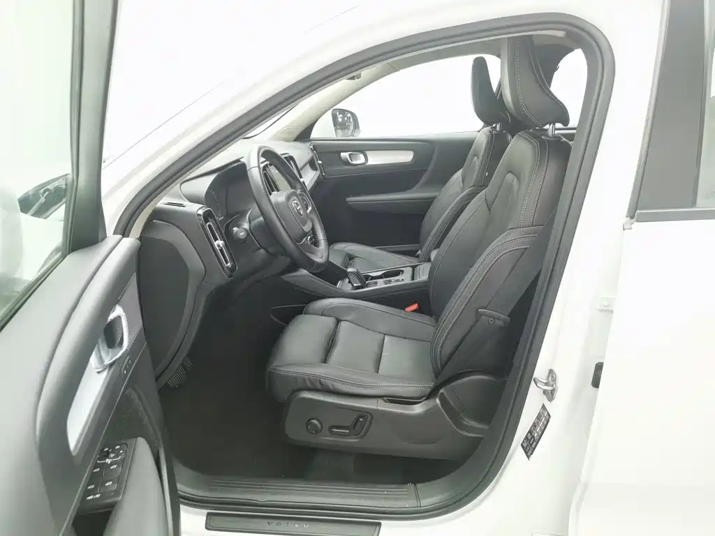 Volvo XC40 (Import) 2018 2019 T4 AWD Dawn Ice White