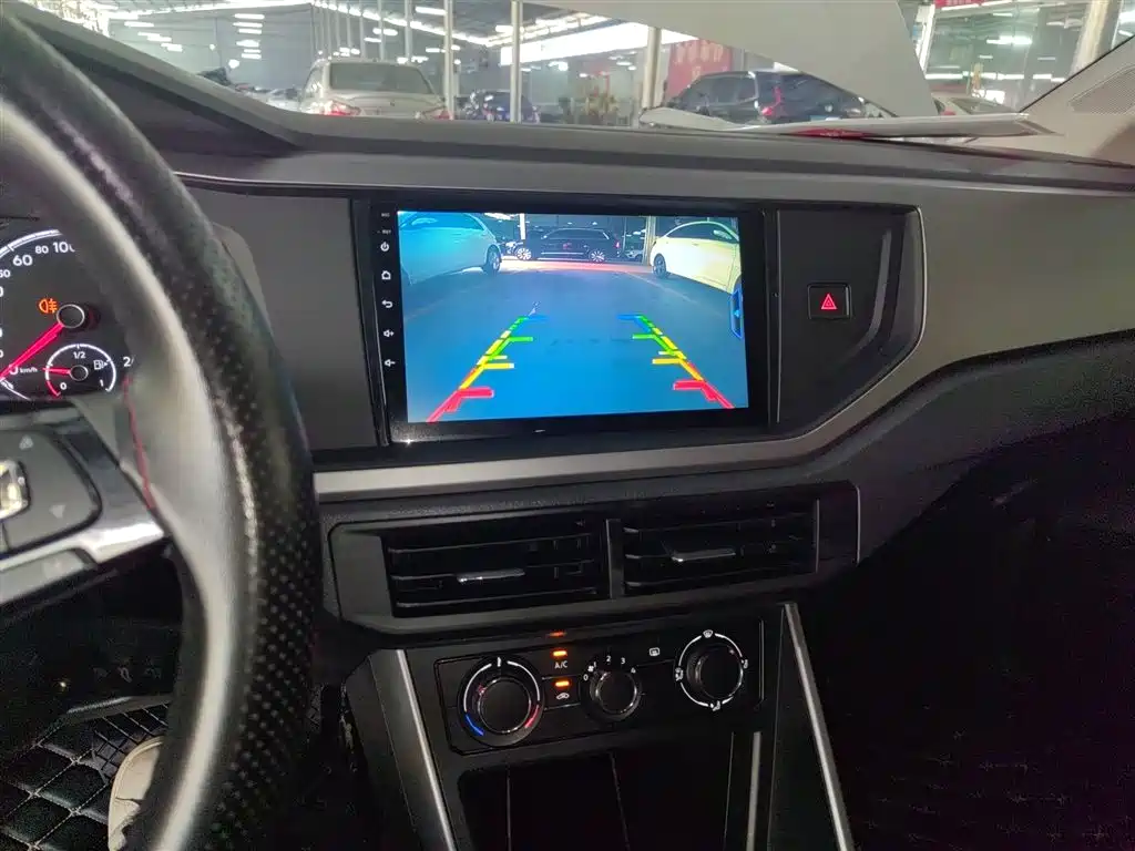 Volkswagen Polo 2019 Plus 1.5L Automatic Panorama Enjoyment Edition фото 13