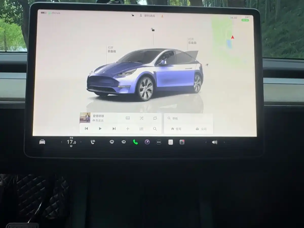 TESLA MODEL Y