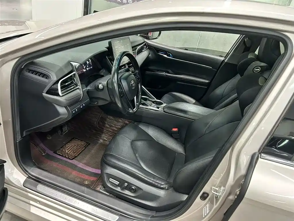 Toyota Camry 2021 Hybrid 2.5HG Luxury Edition фото 2