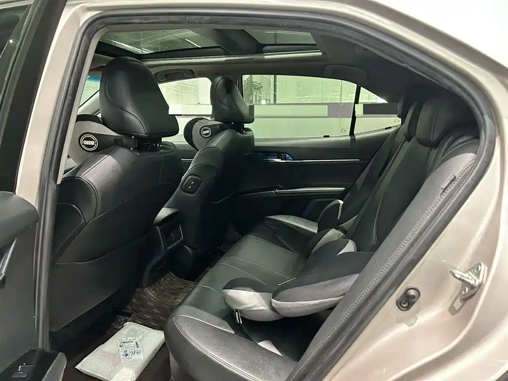 Toyota Camry 2021 Hybrid 2.5HG Luxury Edition фото 9