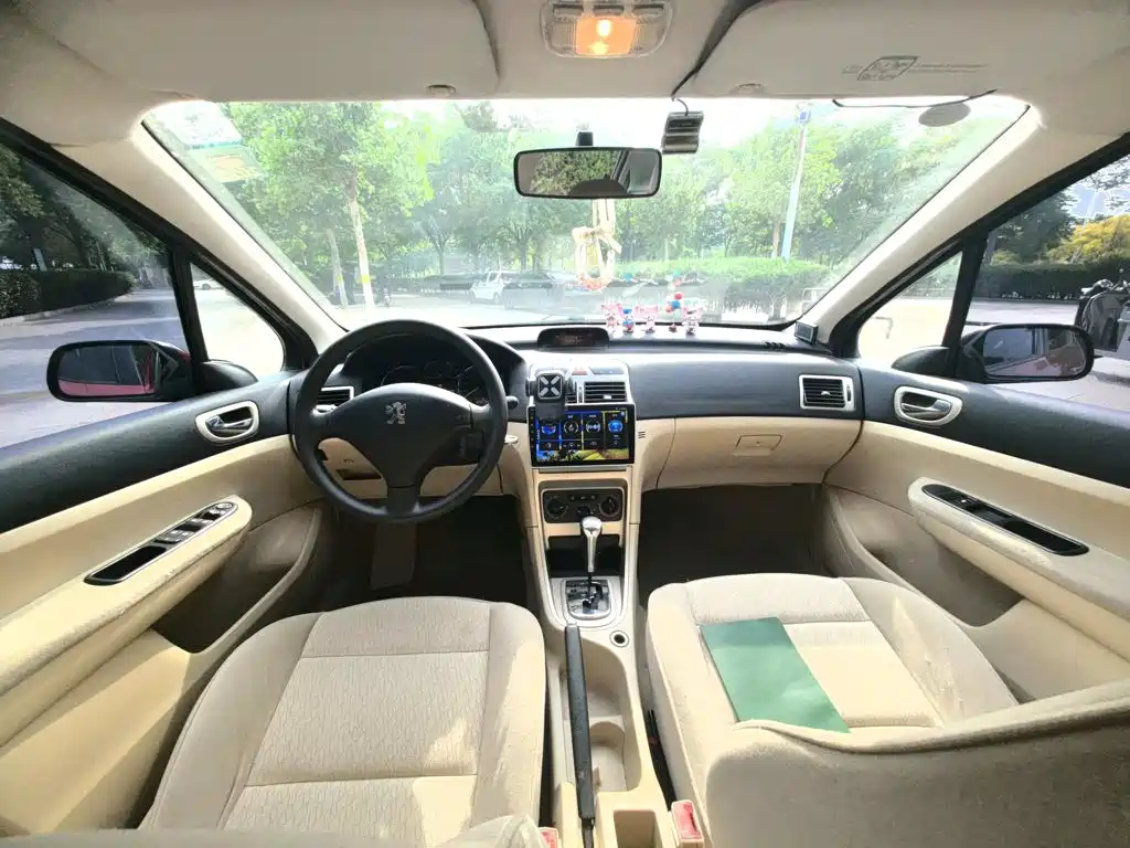 Peugeot 307 2009 2009 Model Sedan 1.6L Manual Aile Edition