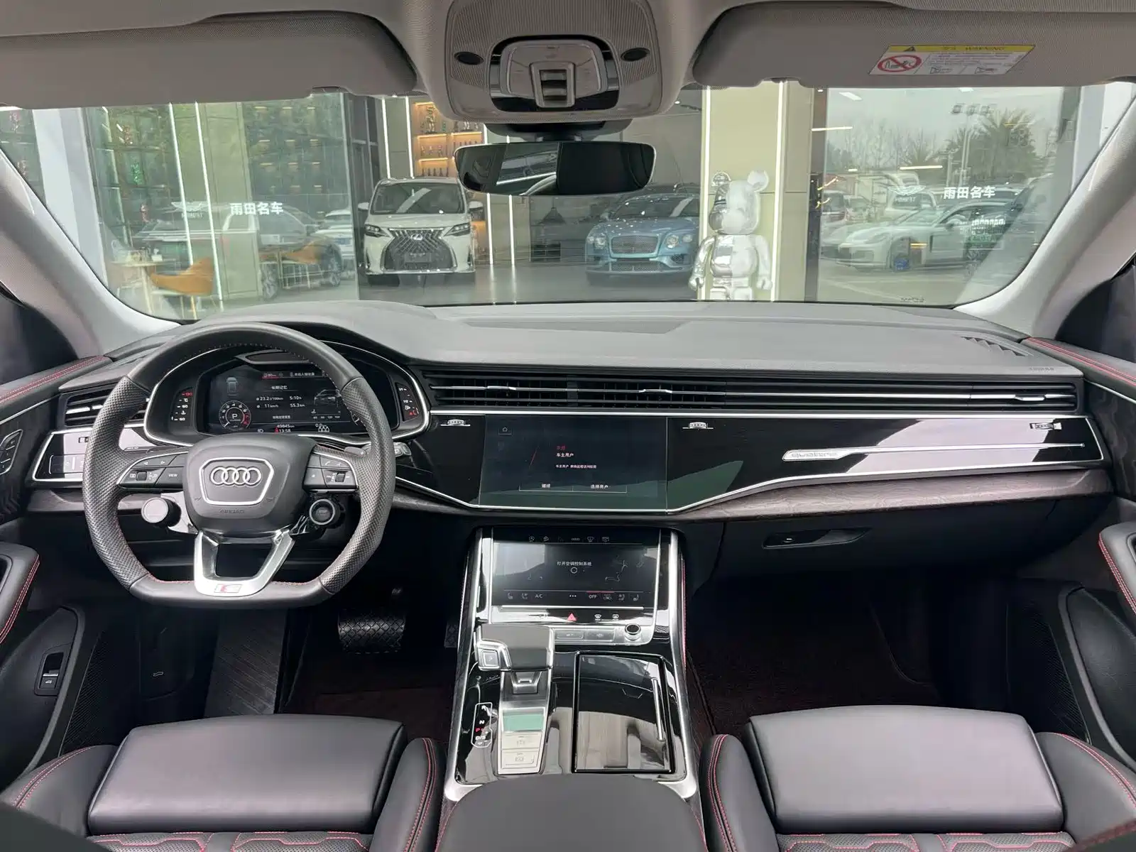 Фото 8 - Audi Q8