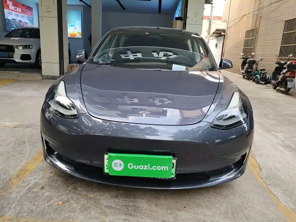 Фото 3 - Tesla Model 3