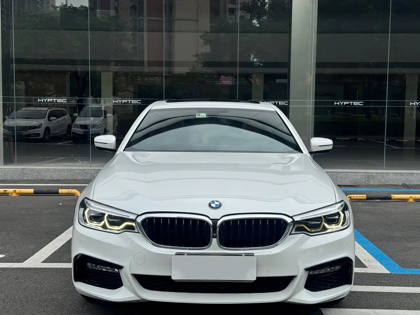Photo 2 - BMW 5 Series