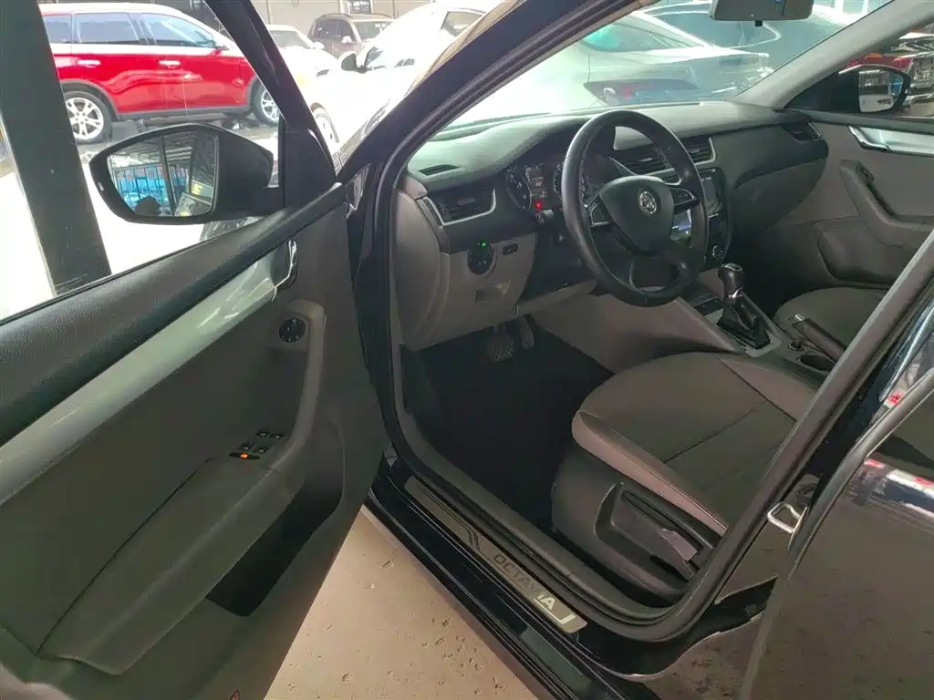 Škoda Octavia 2015 1.6L Automatic逸杰版 фото 12
