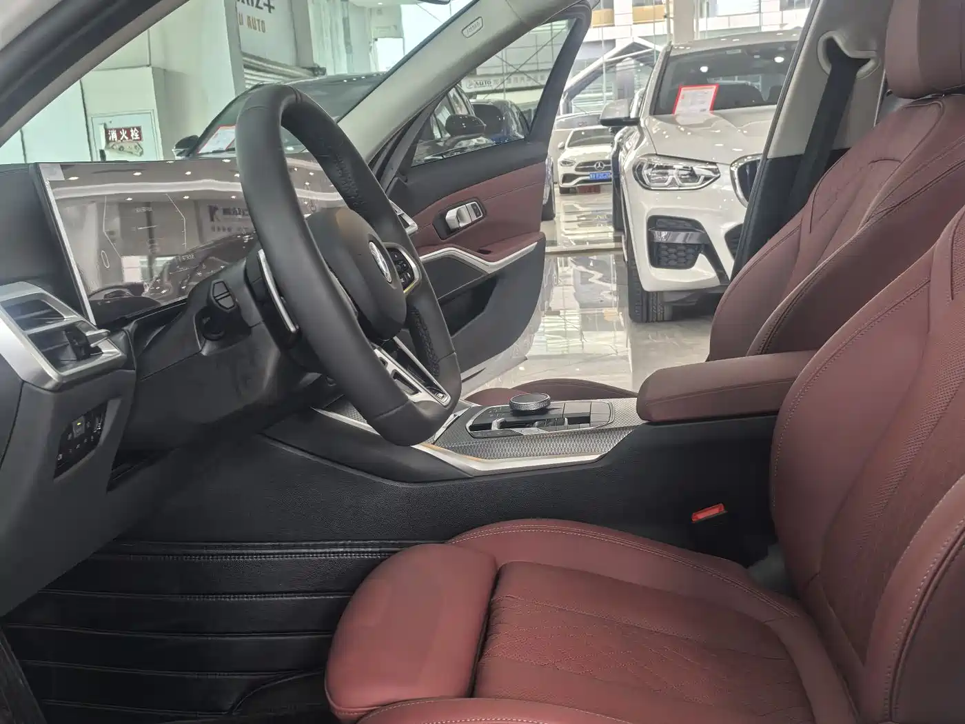 BMW 3 Series 2025 330Li M Sport Night Edition фото 8