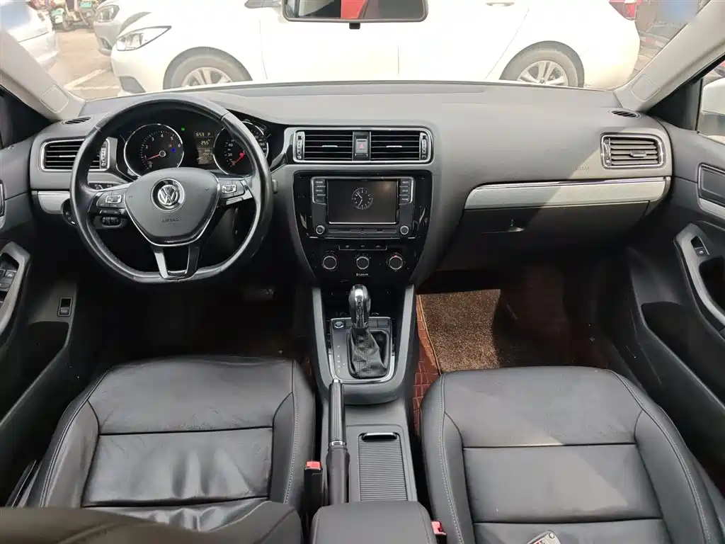 Volkswagen Sagitar 2017 1.6L Automatic Comfort фото 10