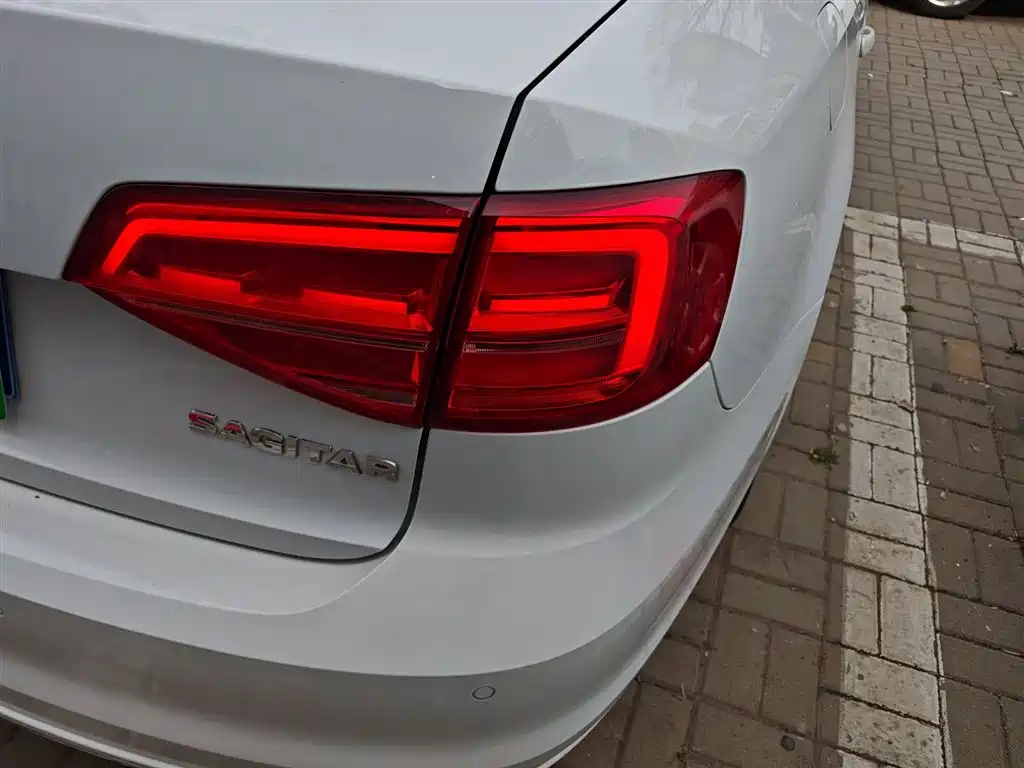 Volkswagen Sagitar 2017 1.6L Automatic Comfort фото 8