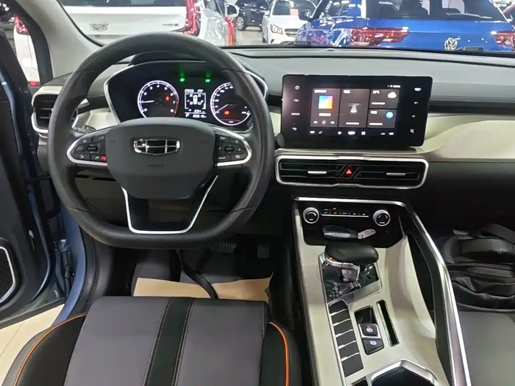 Фото 13 - Geely Coolray