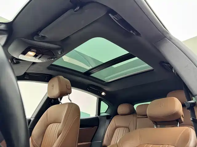 Фото 11 - Maserati Levante