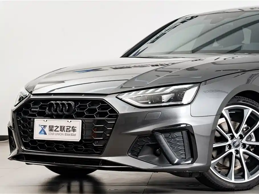 Audi A4L 2023 40 TFSI quattro Luxury Sport фото 3