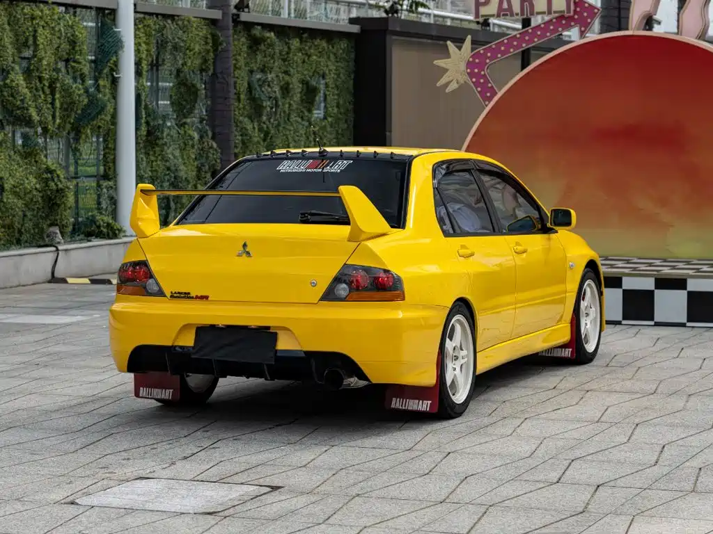 Фото 4 - Mitsubishi Lancer
