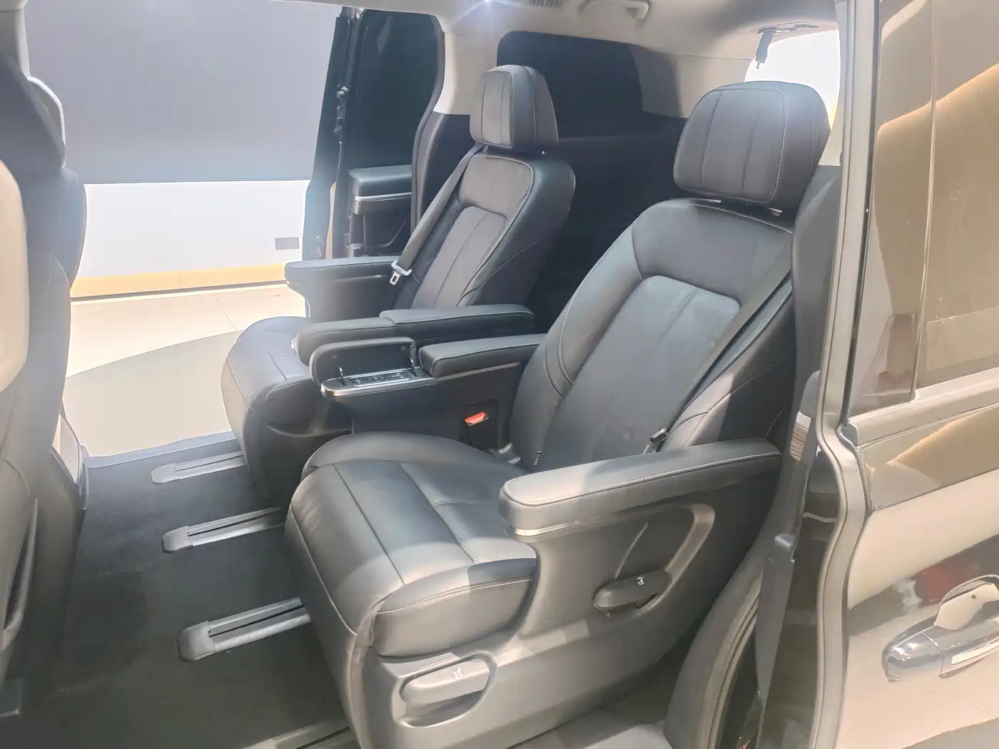 GAC Trumpchi Trumpchi M8 2021 Leading Show Series 390T Prestige Edition фото 11