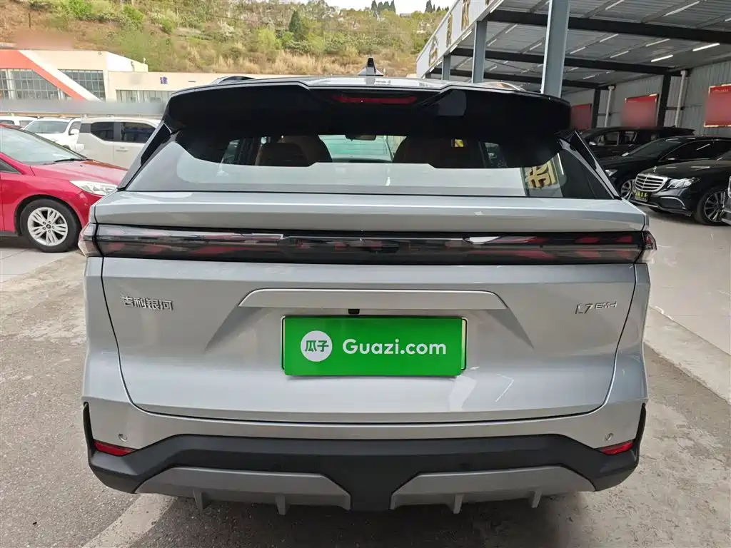 Geely Galaxy Galaxy L7 2025 EM-i 115km Explorer+ Edition фото 6