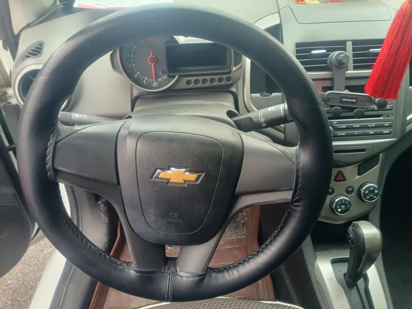 Chevrolet Aveo 2013 Sedan 1.4L AT Sunroof Edition фото 6