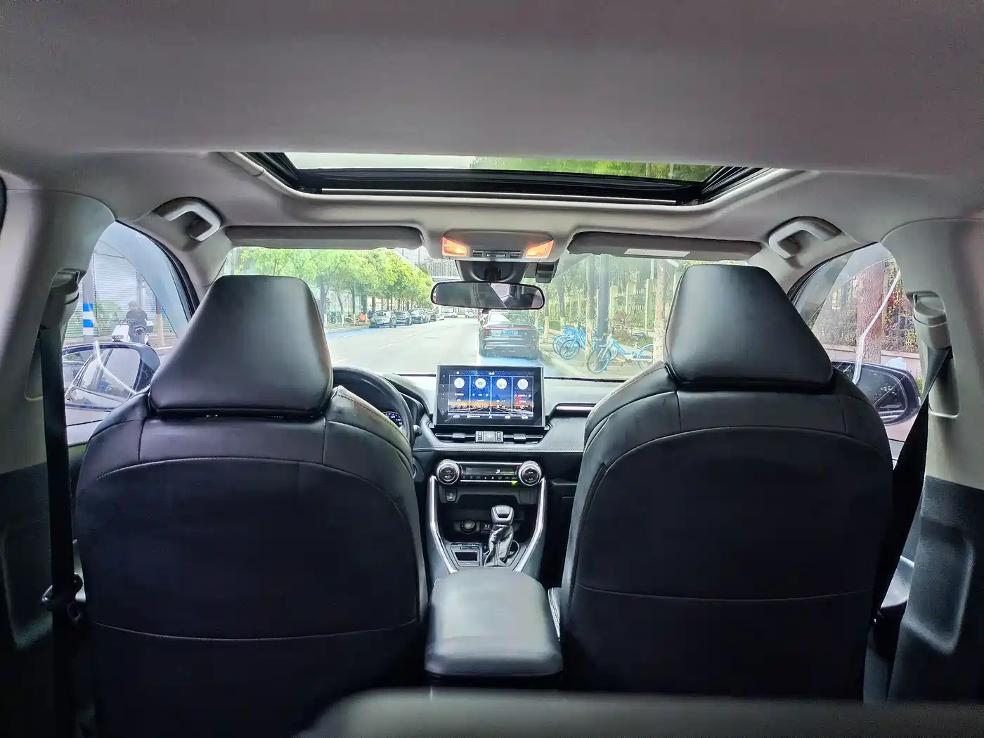 Toyota Wildlander 2020 Dual Engine 2.5L E-CVT FWD Luxury фото 30