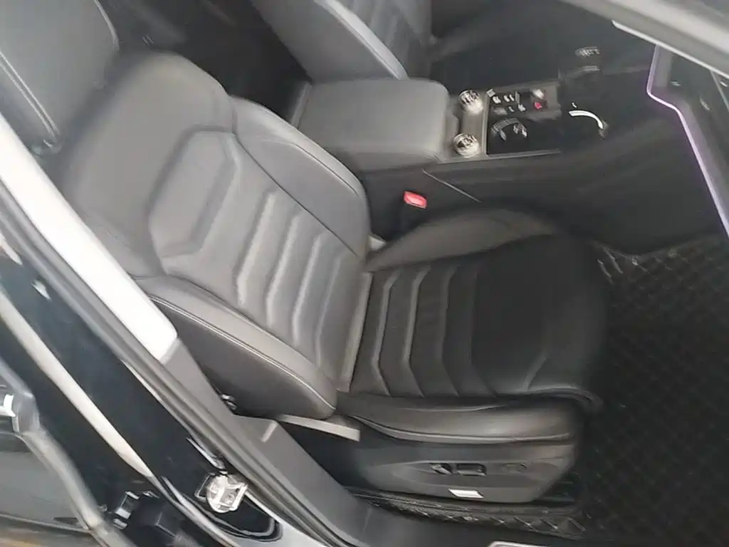 Фото 25 - Volkswagen Touareg