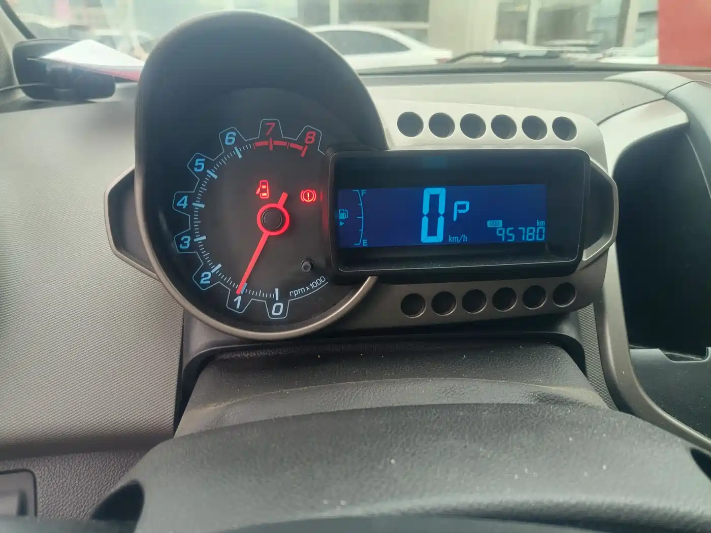 Chevrolet Aveo 2013 Sedan 1.4L AT Sunroof Edition фото 7