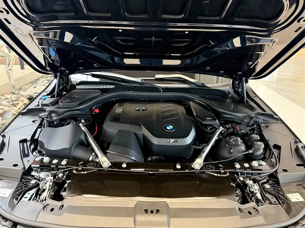 BMW 5 Series 2025 530Li Premium M Sport Package фото 16