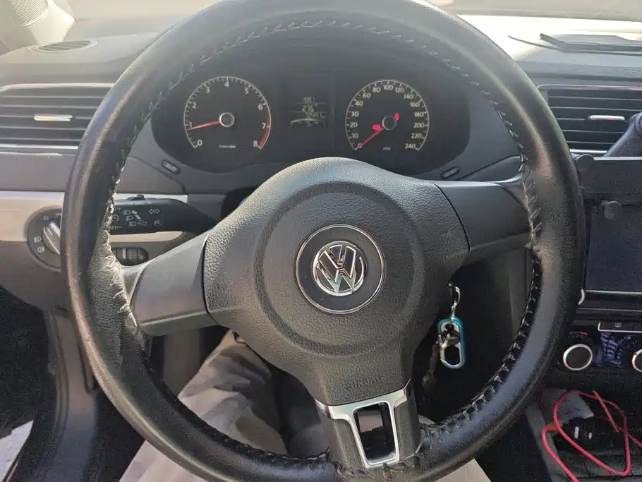 صورة 15 - Volkswagen Sagitar
