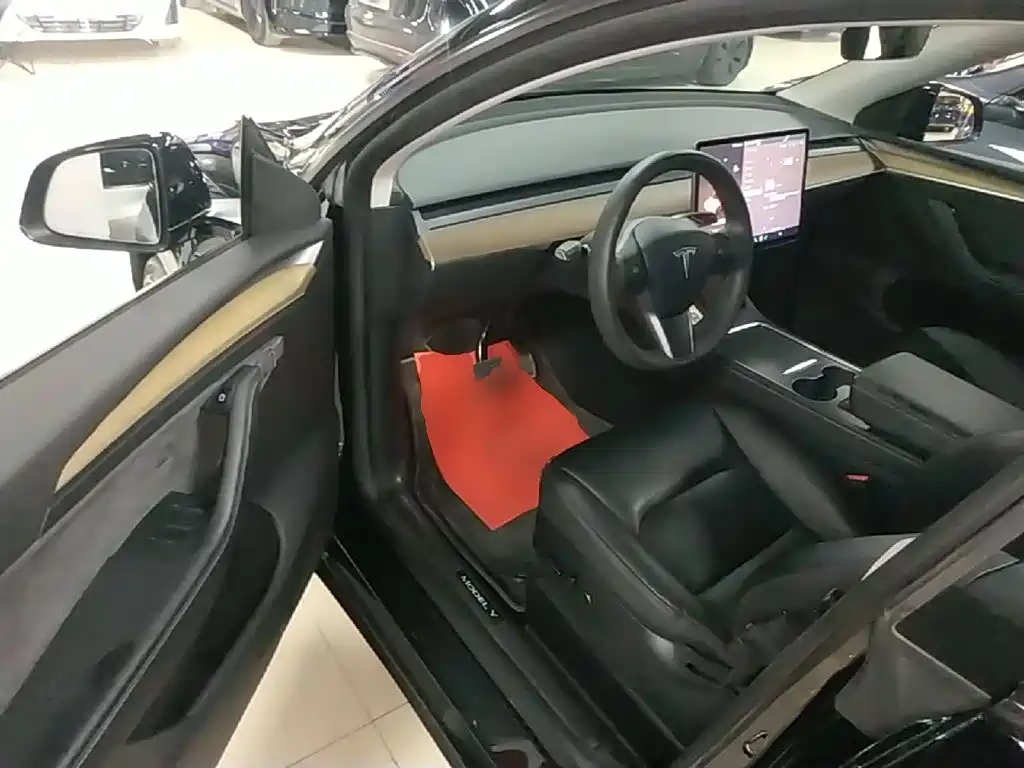 Фото 16 - Tesla Model Y