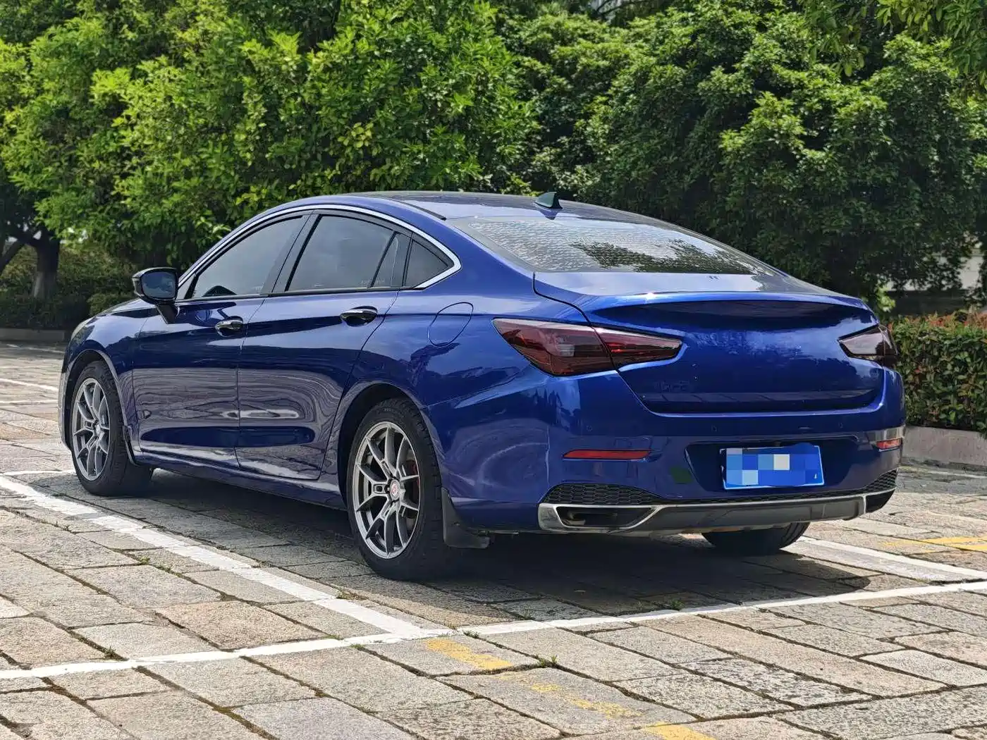 Фото 2 - Hongqi H5
