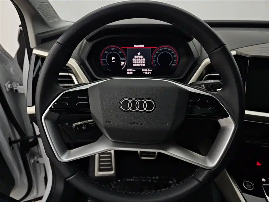 AUDI Q5 E TRON