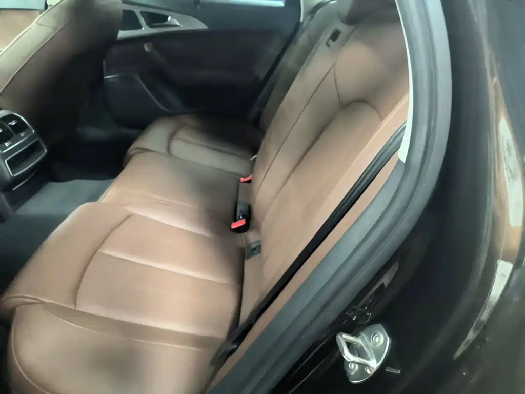 Фото 13 - Audi A6L