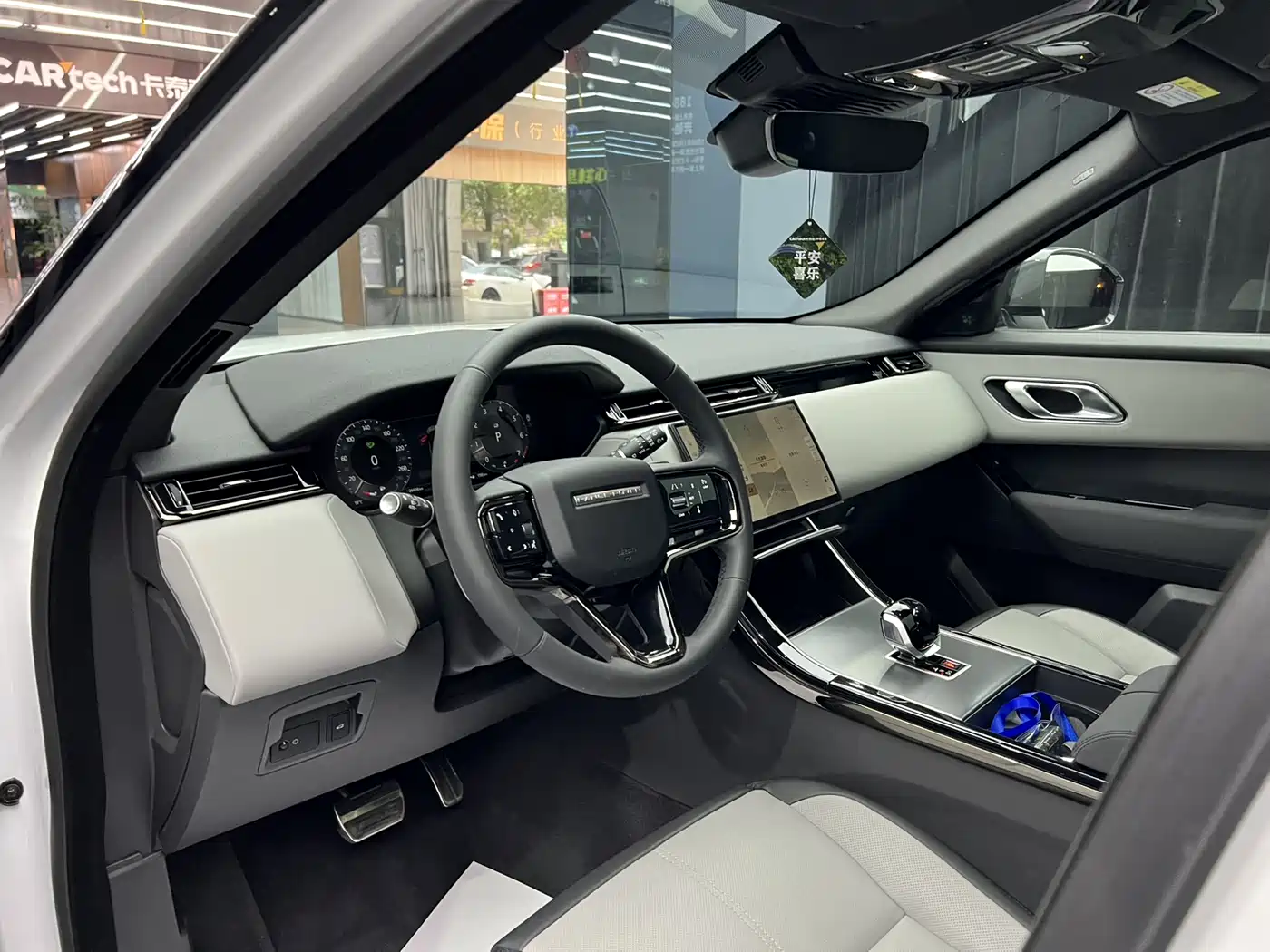 Land Rover Range Rover Velar 2024 Dynamic SE фото 24
