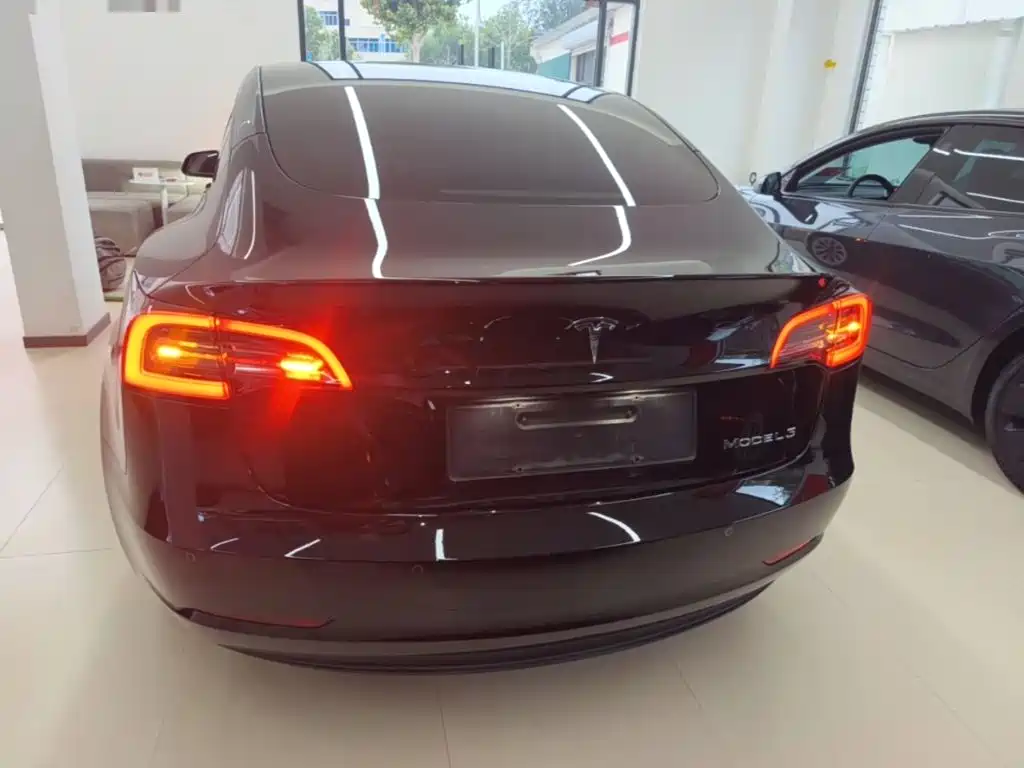 Фото 6 - Tesla Model 3