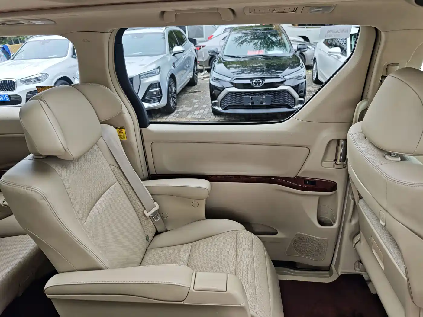 Toyota Alphard 2011 3.5L Luxury Edition фото 24