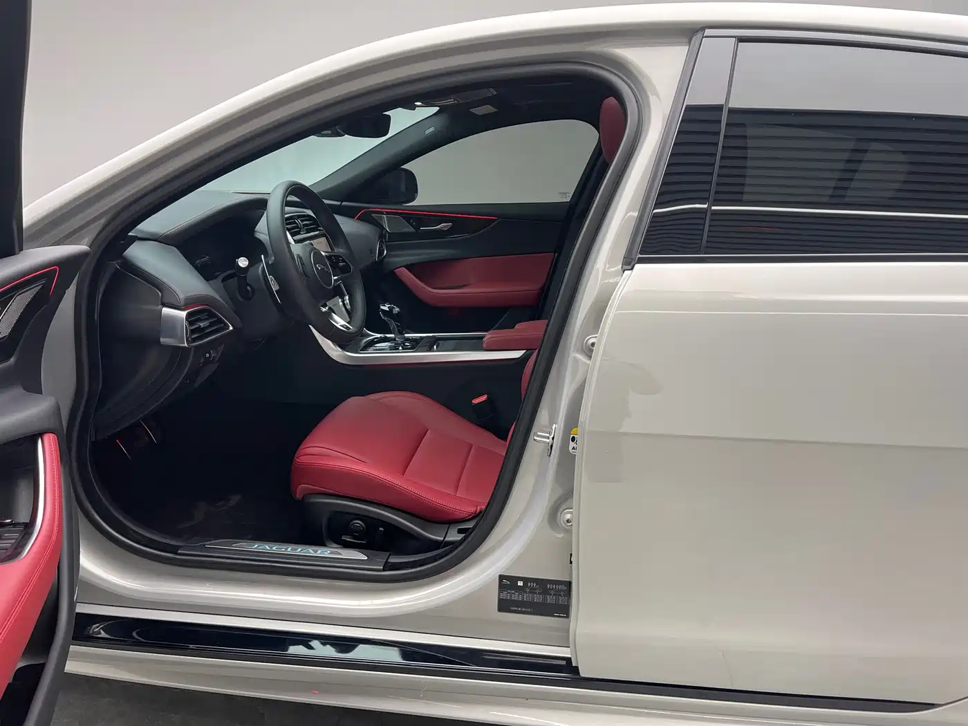 Jaguar XEL 2024 2024 Model 2.0T 250PS R-DYNAMIC S Gloss Black Sport Edition