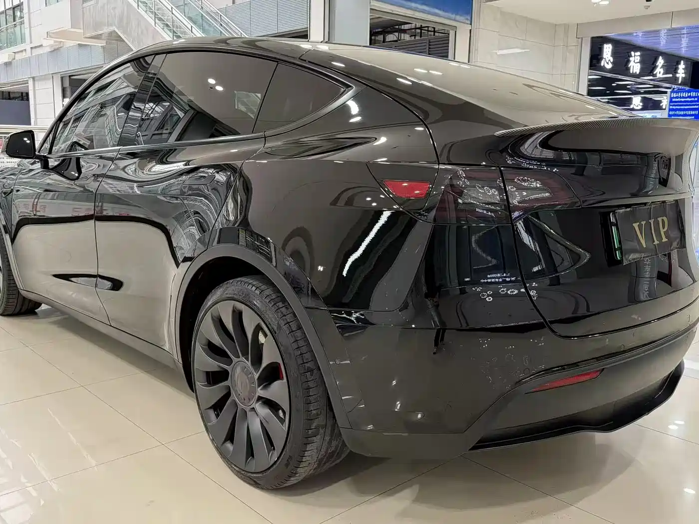 TESLA MODEL Y
