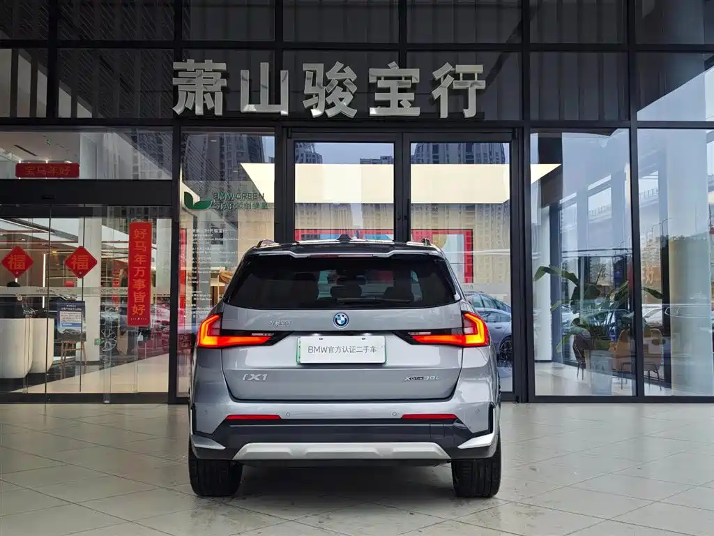 BMW IX1