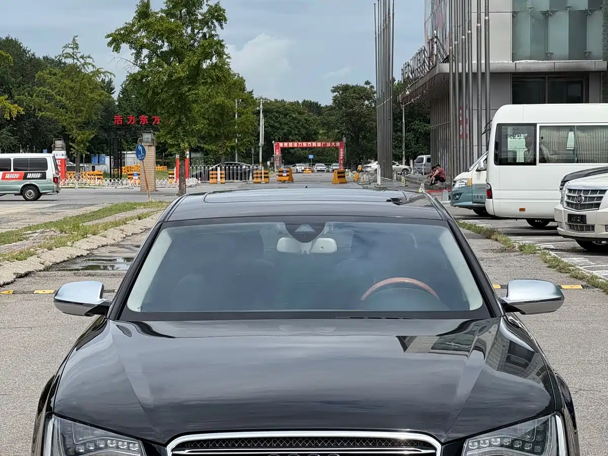 Photo 2 - Audi A8